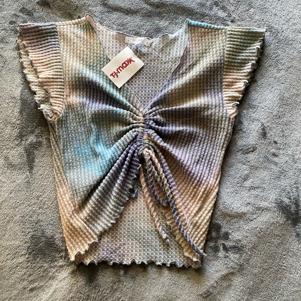 Fitted cropped tie-dye blouse